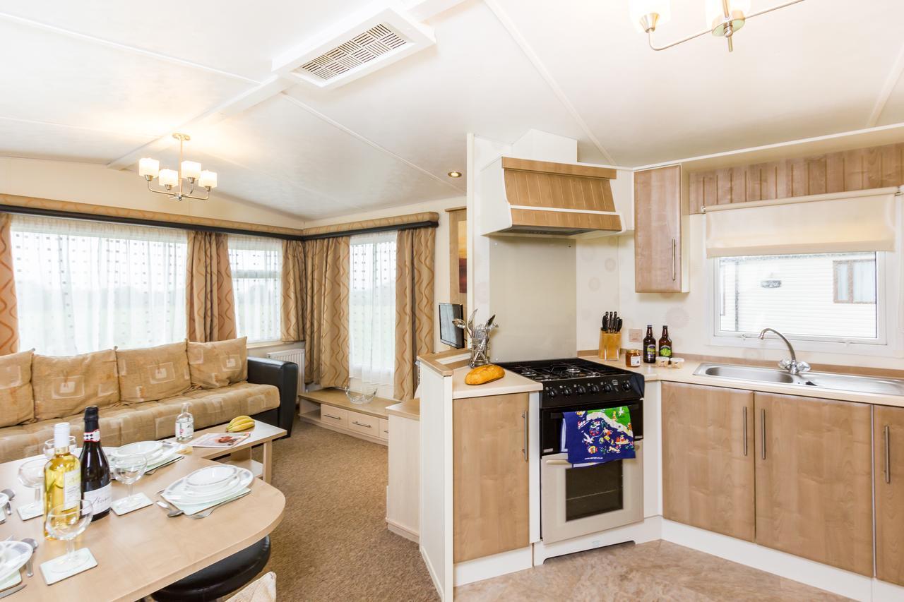 Orchards Holiday Park Каус Номер фото
