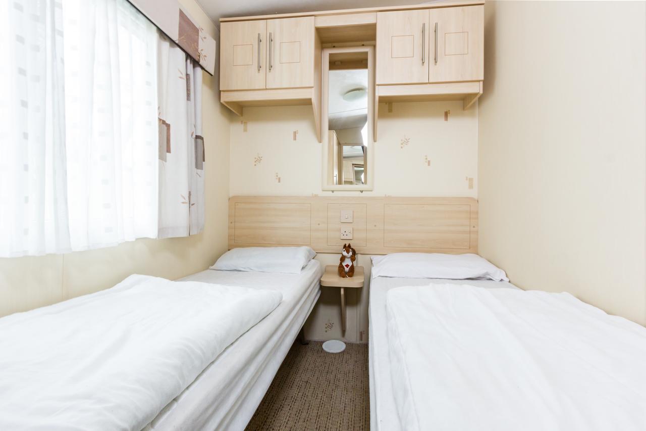 Orchards Holiday Park Каус Номер фото