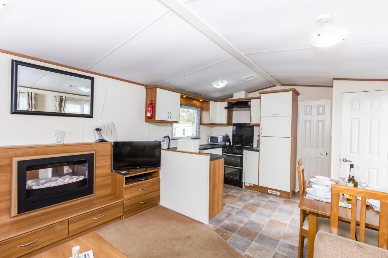 Orchards Holiday Park Каус Номер фото